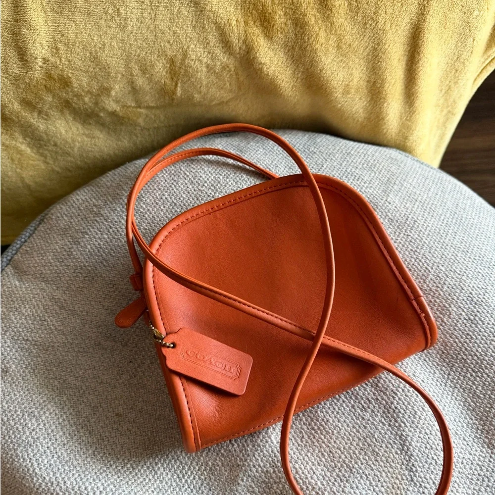 Vintage Coach Abbie bag ***Rare color** - Picture 1 of 10